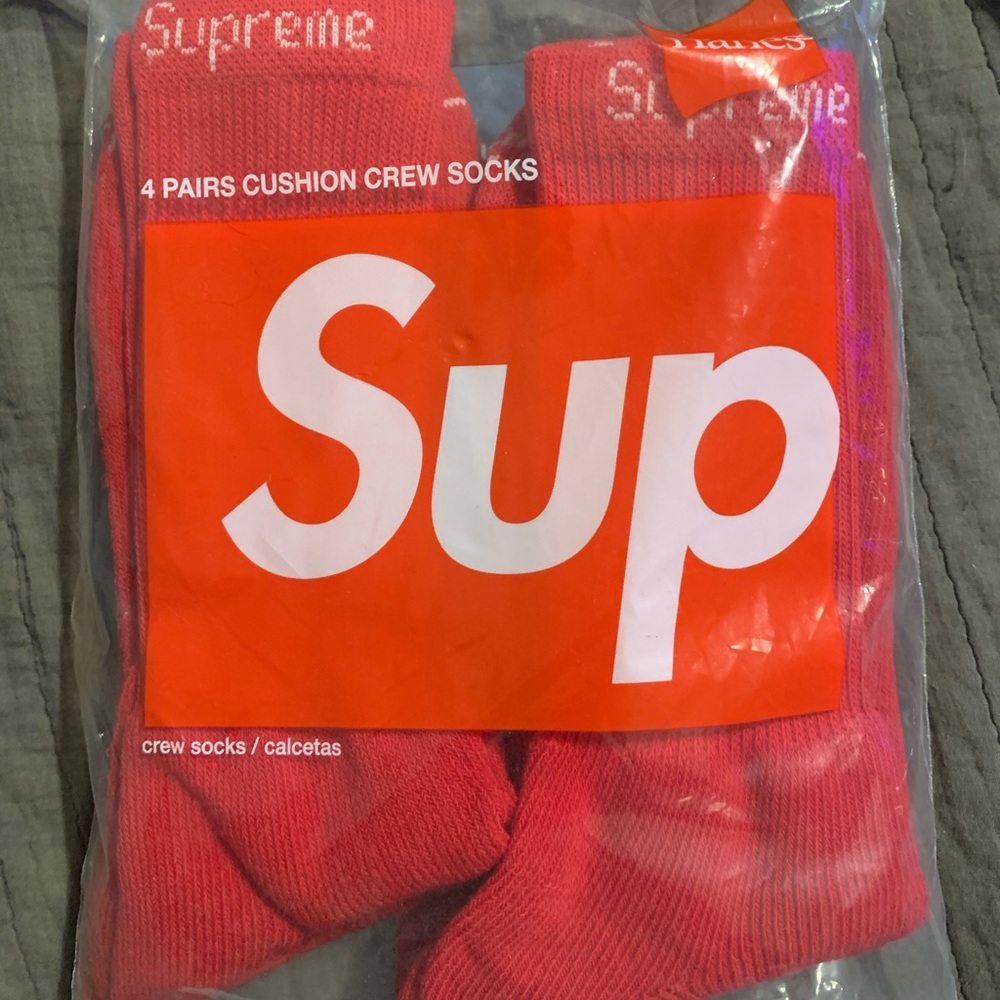 Supreme x Hanes crew socks (4 pair)